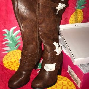 Brown boots with heel